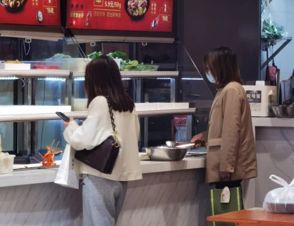 南通餐饮业发出倡议 反对餐饮浪费推广公筷公勺