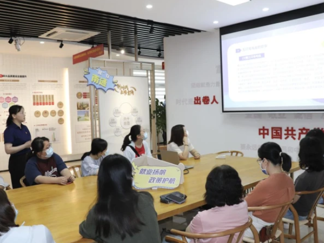 人力资源服务中心就业政策宣传进市场 为待业青年“职”点迷津