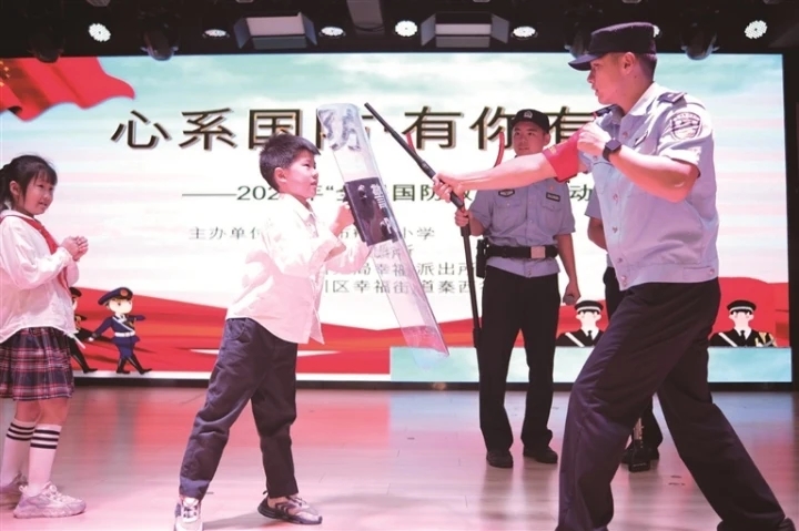国防教育进学校