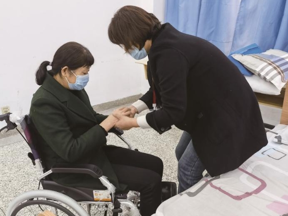 市第二届家政服务业职工技能竞赛举行  200多名能手比武亮绝活