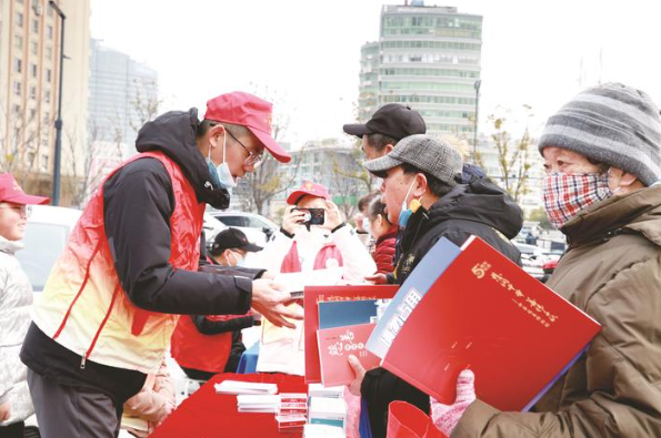 学雷锋精神 做文明市民  市市民巡访团集中开展志愿服务活动