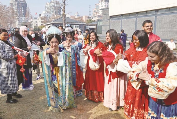 “非遗版”春节到来
