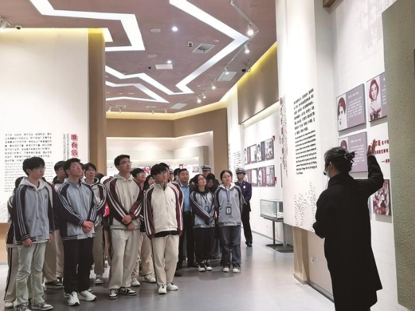 “清明追思祭英烈 红色基因永传承”主题祭扫活动