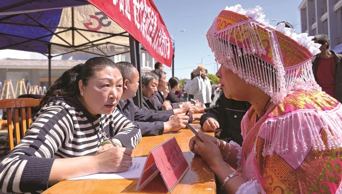 人大代表倾听民意
