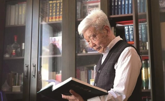 八旬老翁为海门筑起诗的丰碑