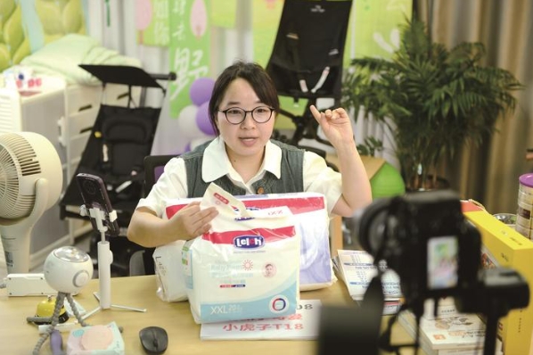 带货主播推销商品