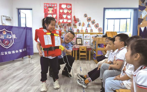 防溺水小课堂走进幼儿园
