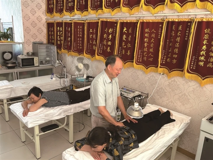 盲人师傅“爱心推拿”捐资助学20余万元