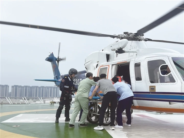 南通：直升机紧急救援直达医院