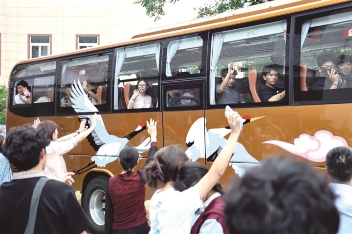 南通西藏民族中学举行毕业典礼