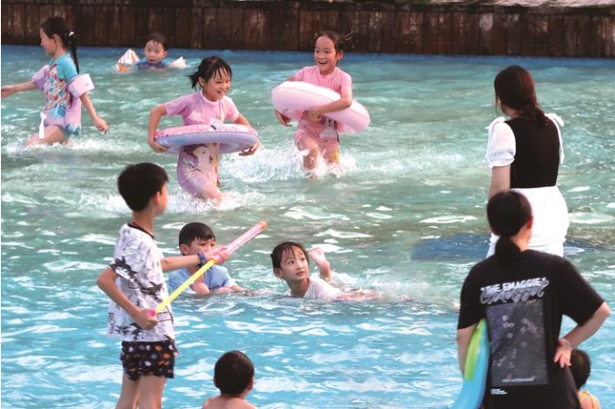 戏水觅清凉