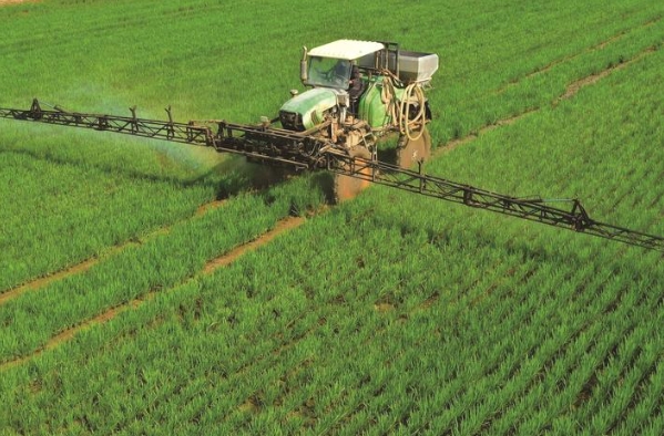药肥喷洒作业