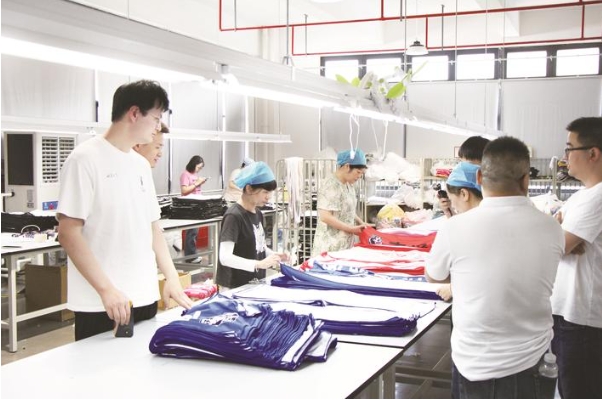 江苏不懒人纺织品公司搭上“苏超”快车