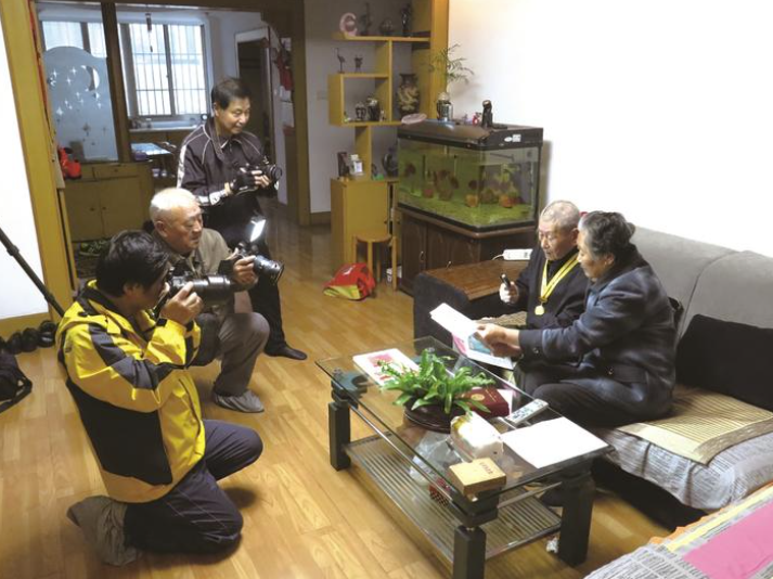 近50名摄影爱好者抢救性拍摄139位抗战老兵影像——用光影定格江海烽火记忆