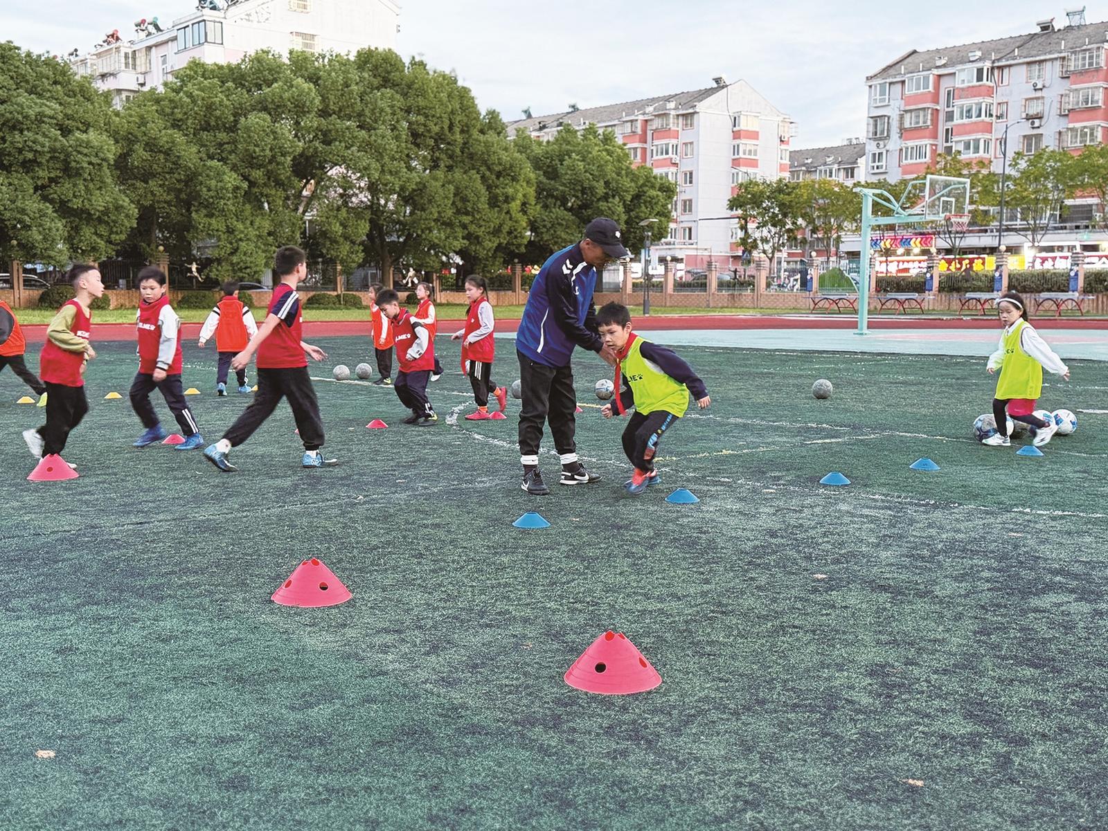 百年老校的绿茵新梦