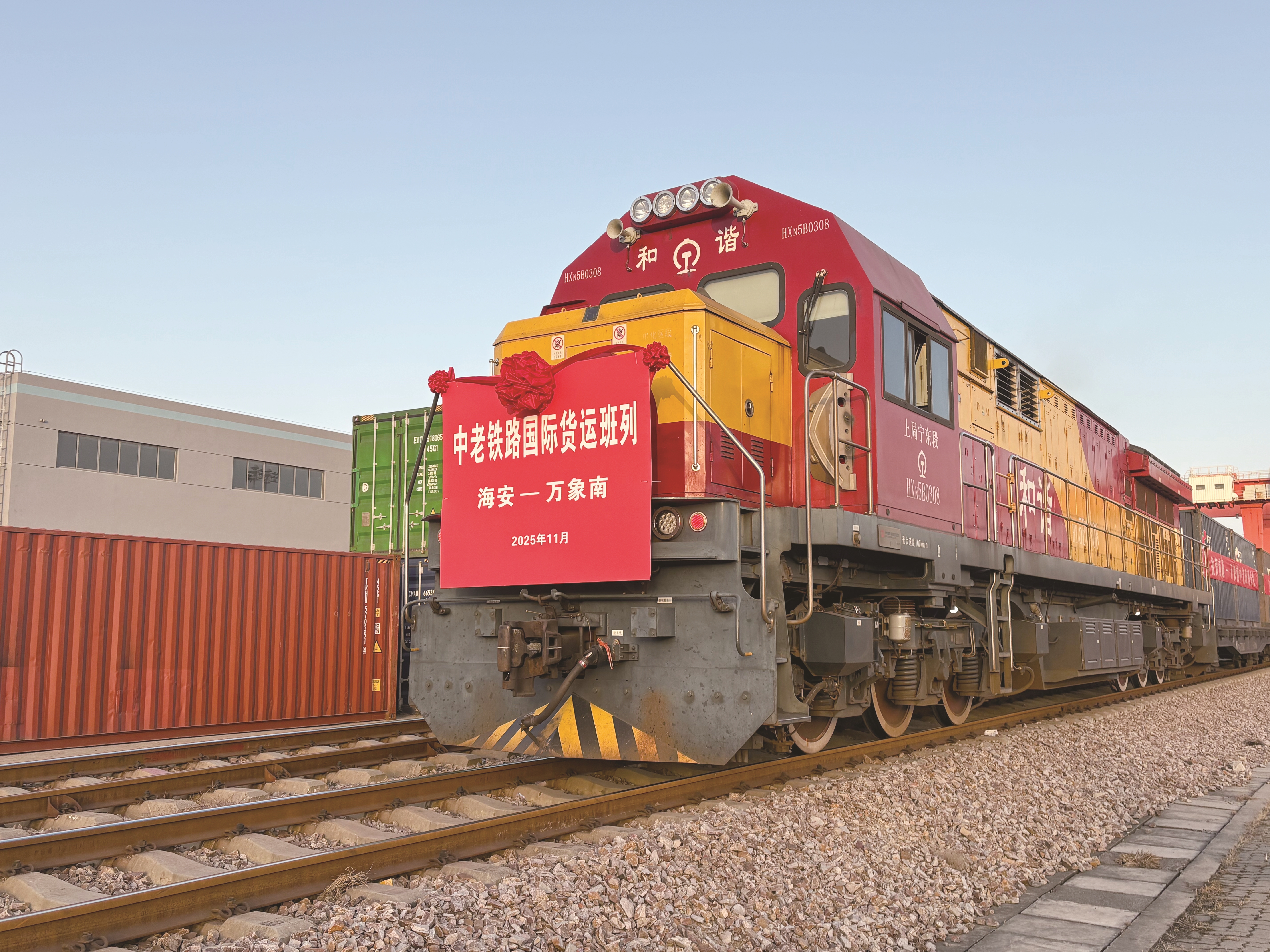 南通光伏专列直通万象南，亮中清洁能源市场