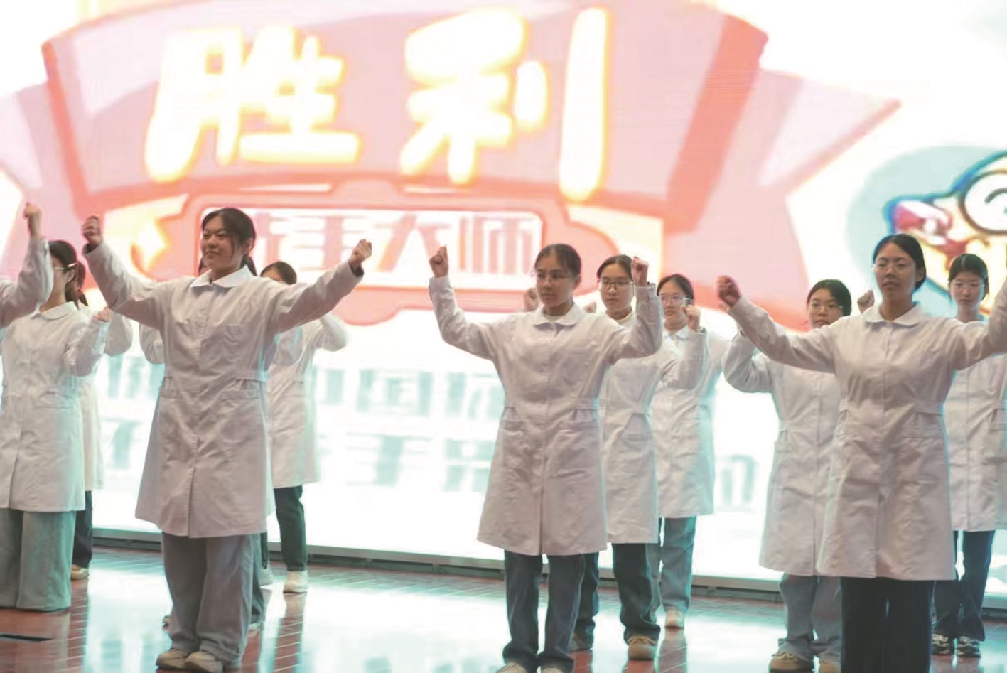 手语传情 心暖校园