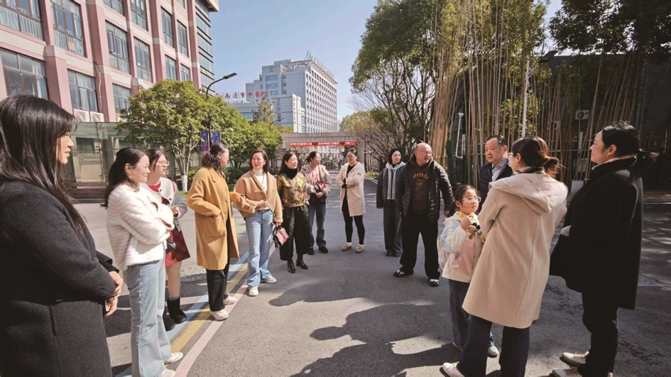 通中女排老队员春节回“家”，畅叙同窗岁月与成长