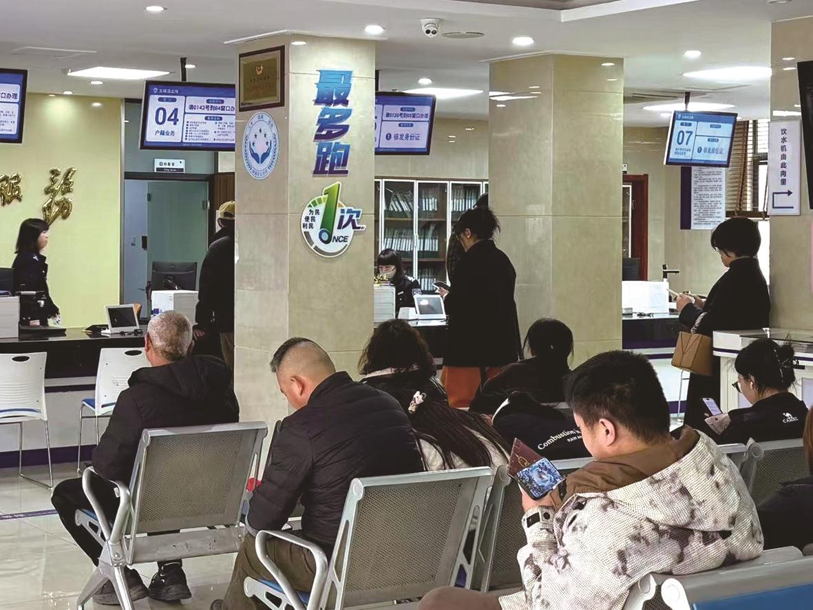 全市身份证到期换领业务迎来办理高峰
