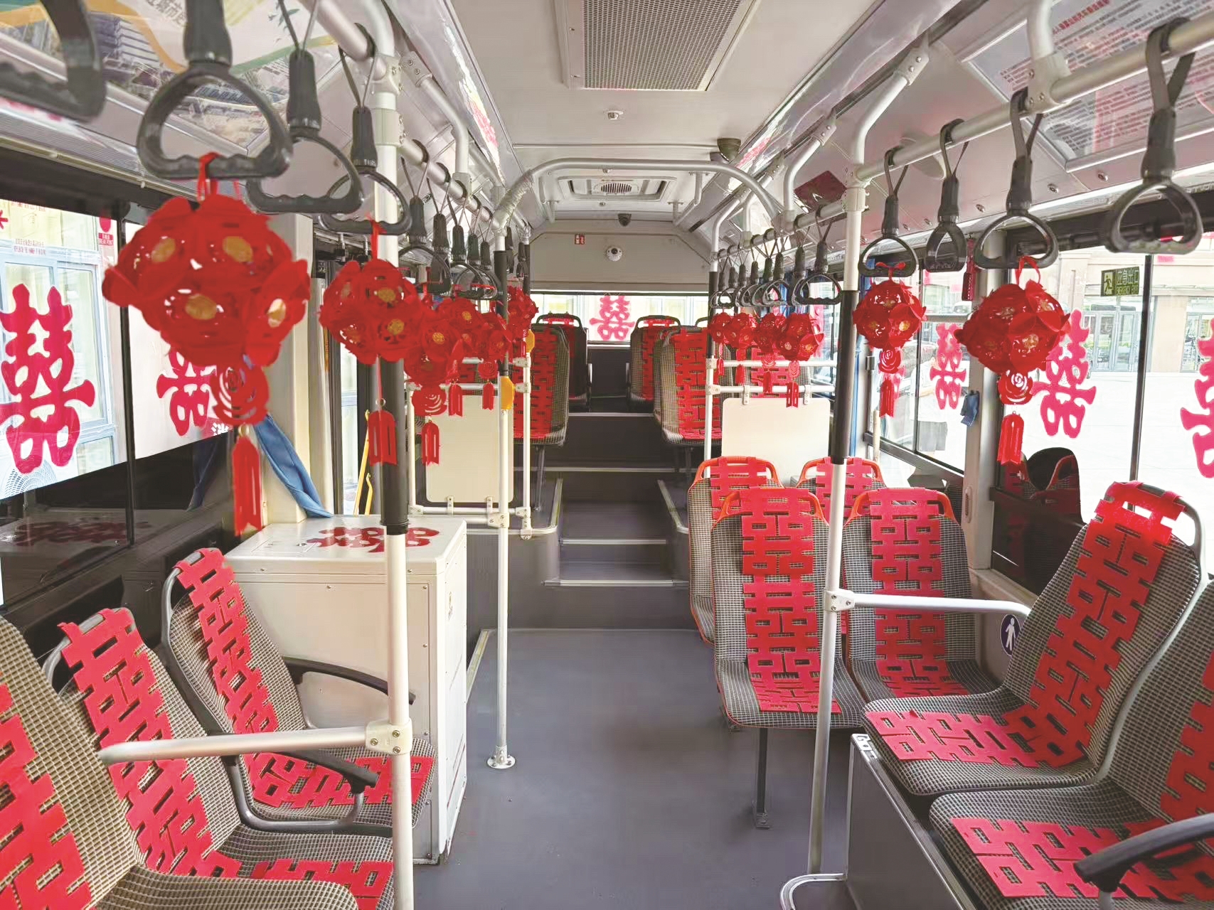别样婚礼传递文明新风