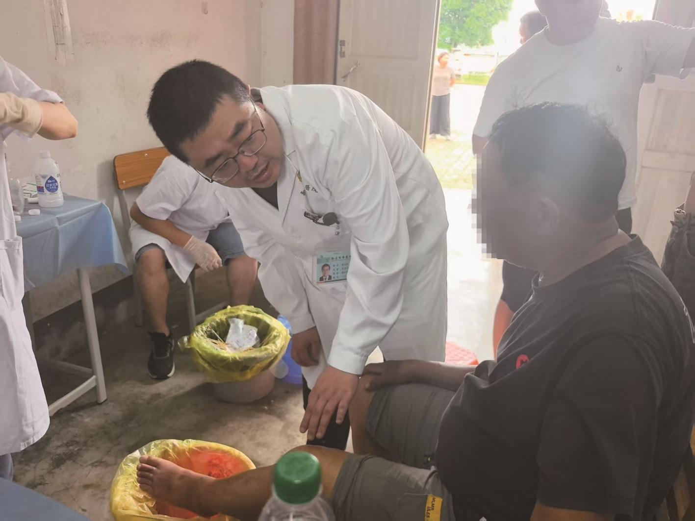 市中医院专家组驰援广西灾区