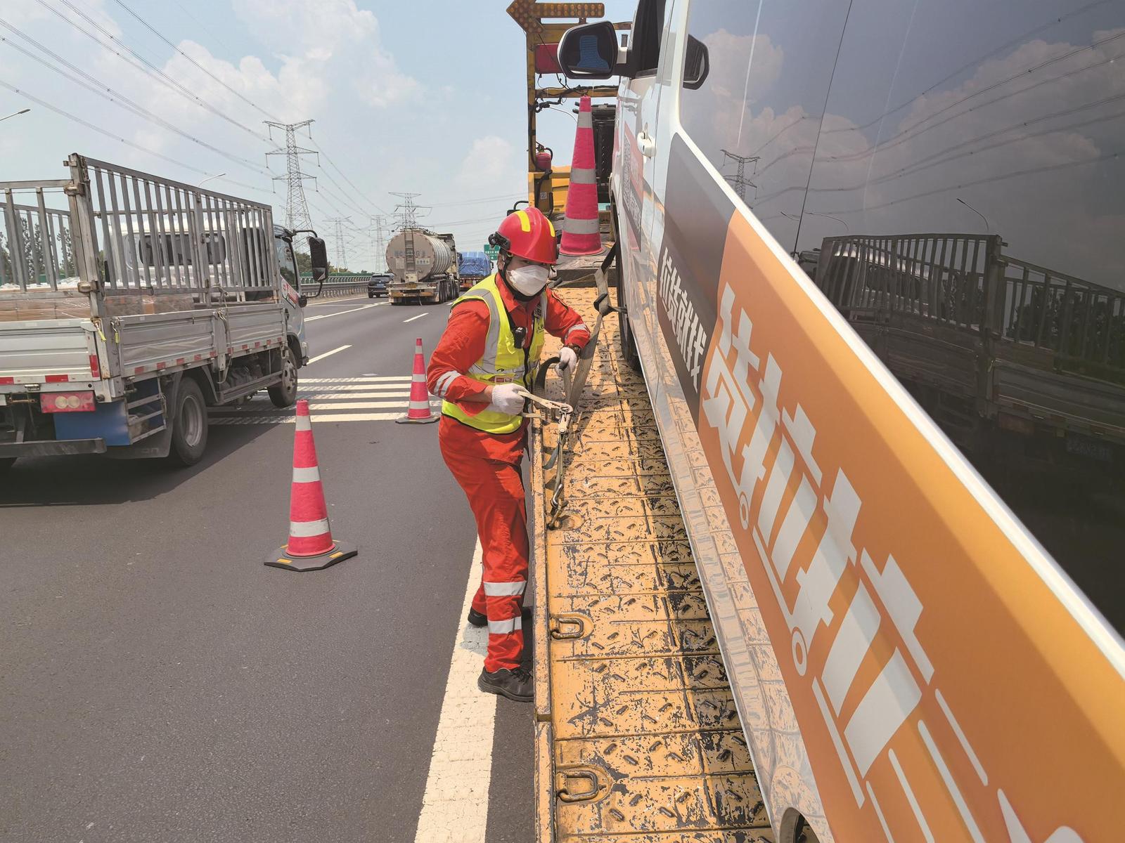 全力守护群众夏日平安出行