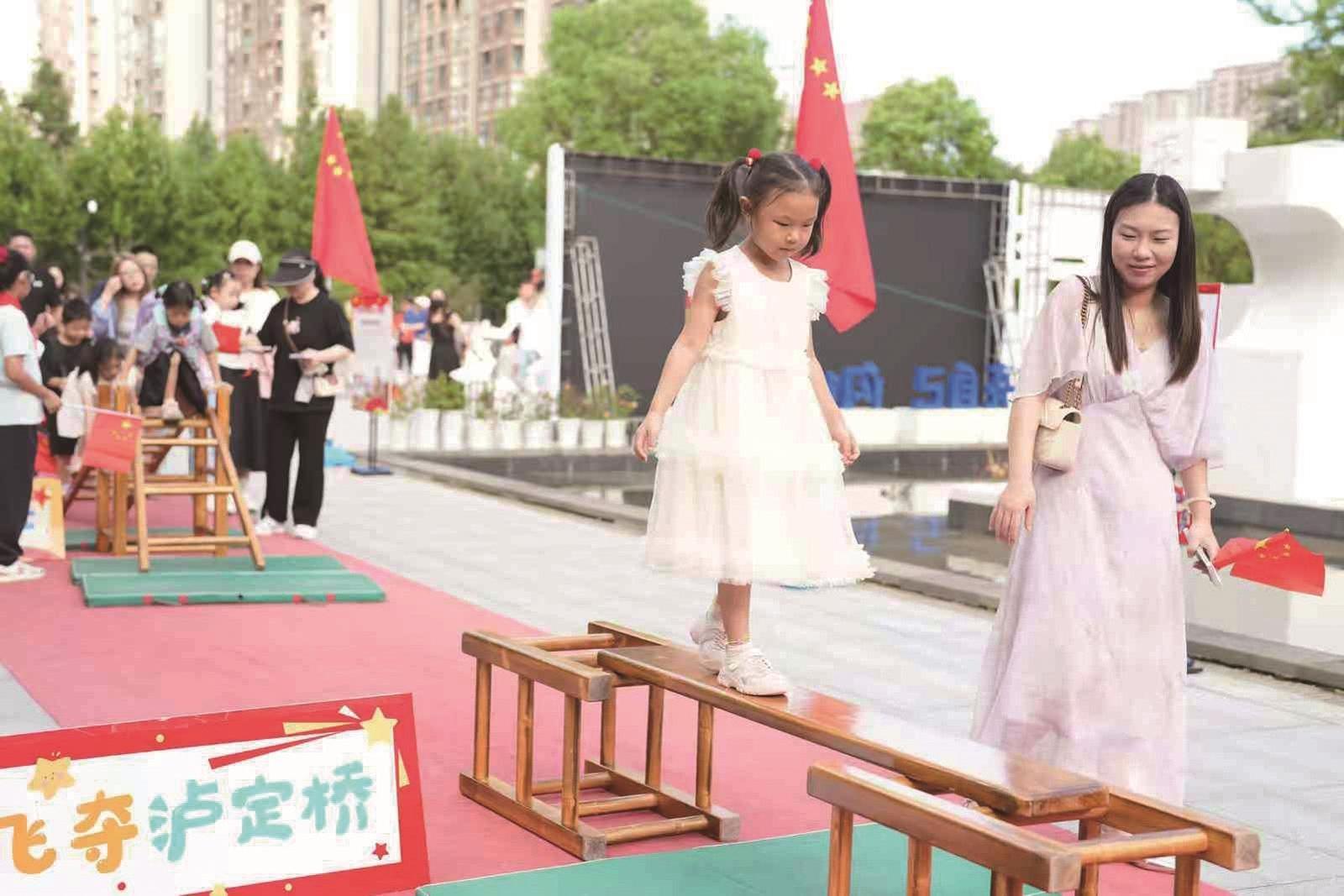开学季校园 “花式”迎新